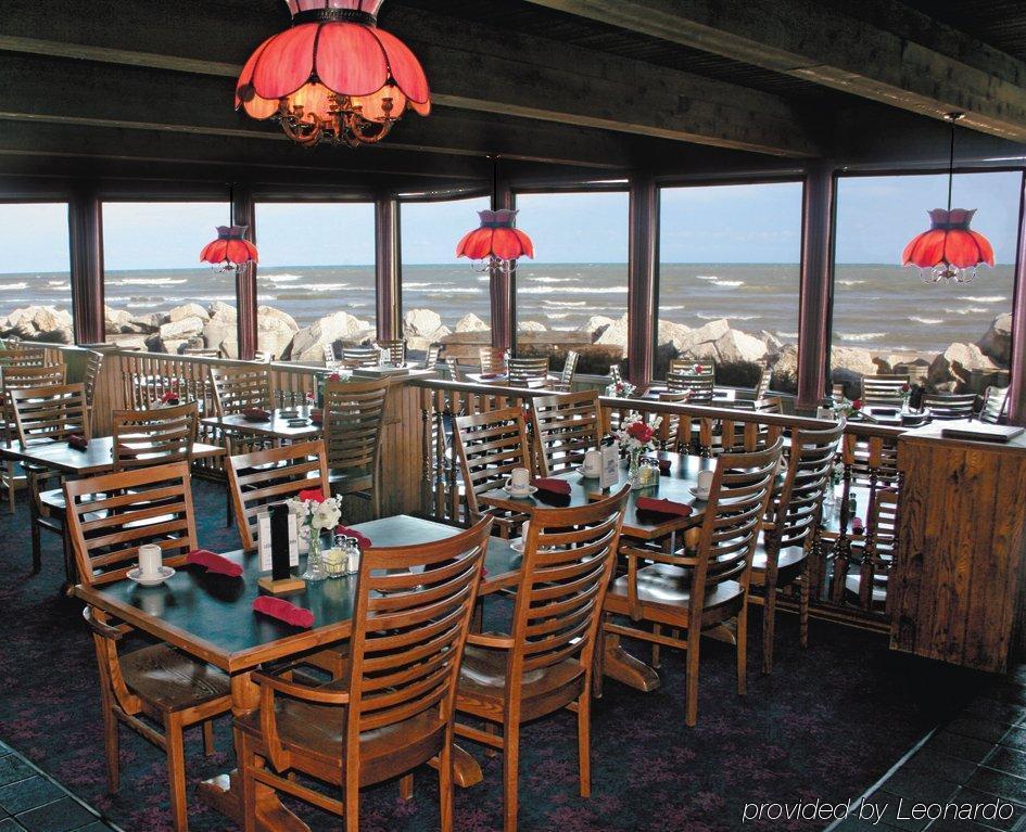 Lighthouse Inn - Two Rivers Ресторан фото